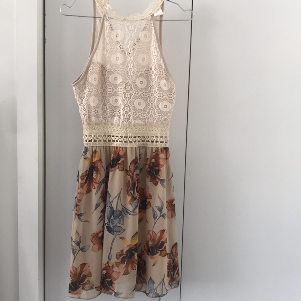 Lace floral dress size medium - Picture 3 of 10